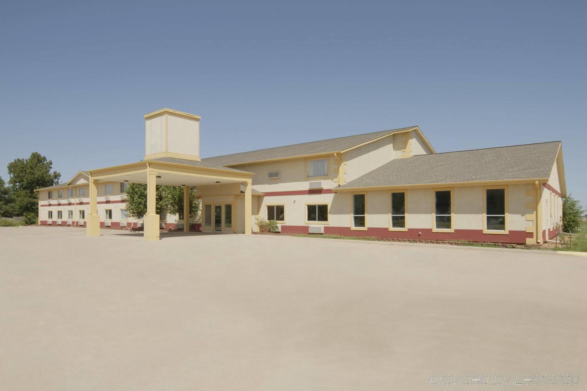 Executive Inn Alva Bagian luar foto