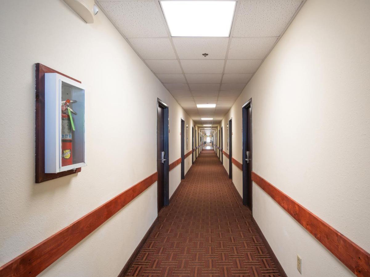 Executive Inn Alva Bagian luar foto