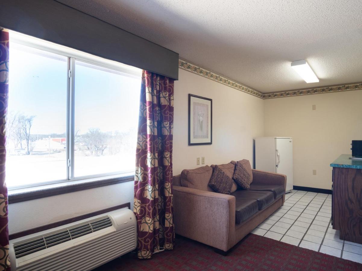 Executive Inn Alva Bagian luar foto