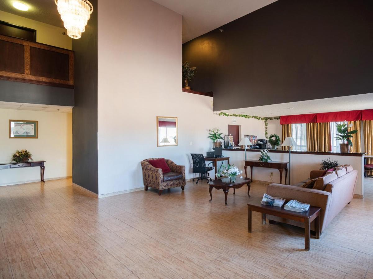 Executive Inn Alva Bagian luar foto
